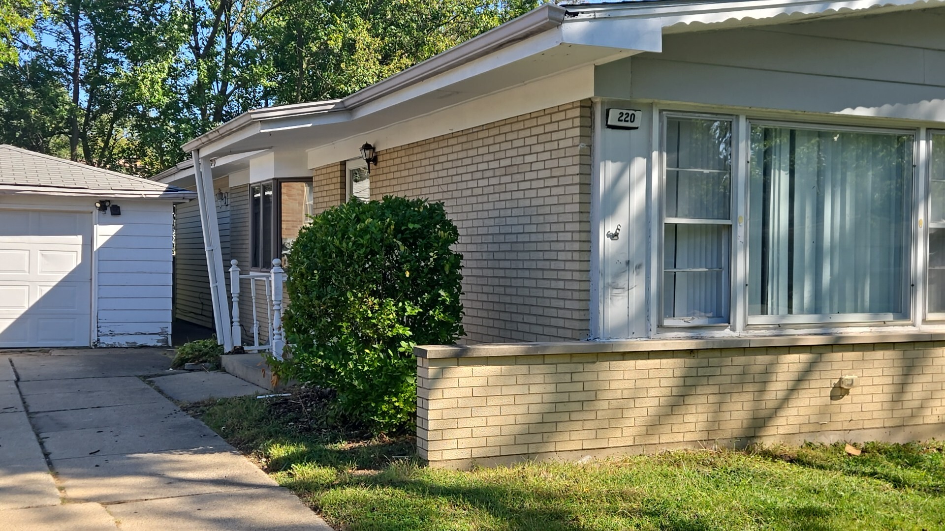 220 N Park Drive, Glenwood, IL 60425