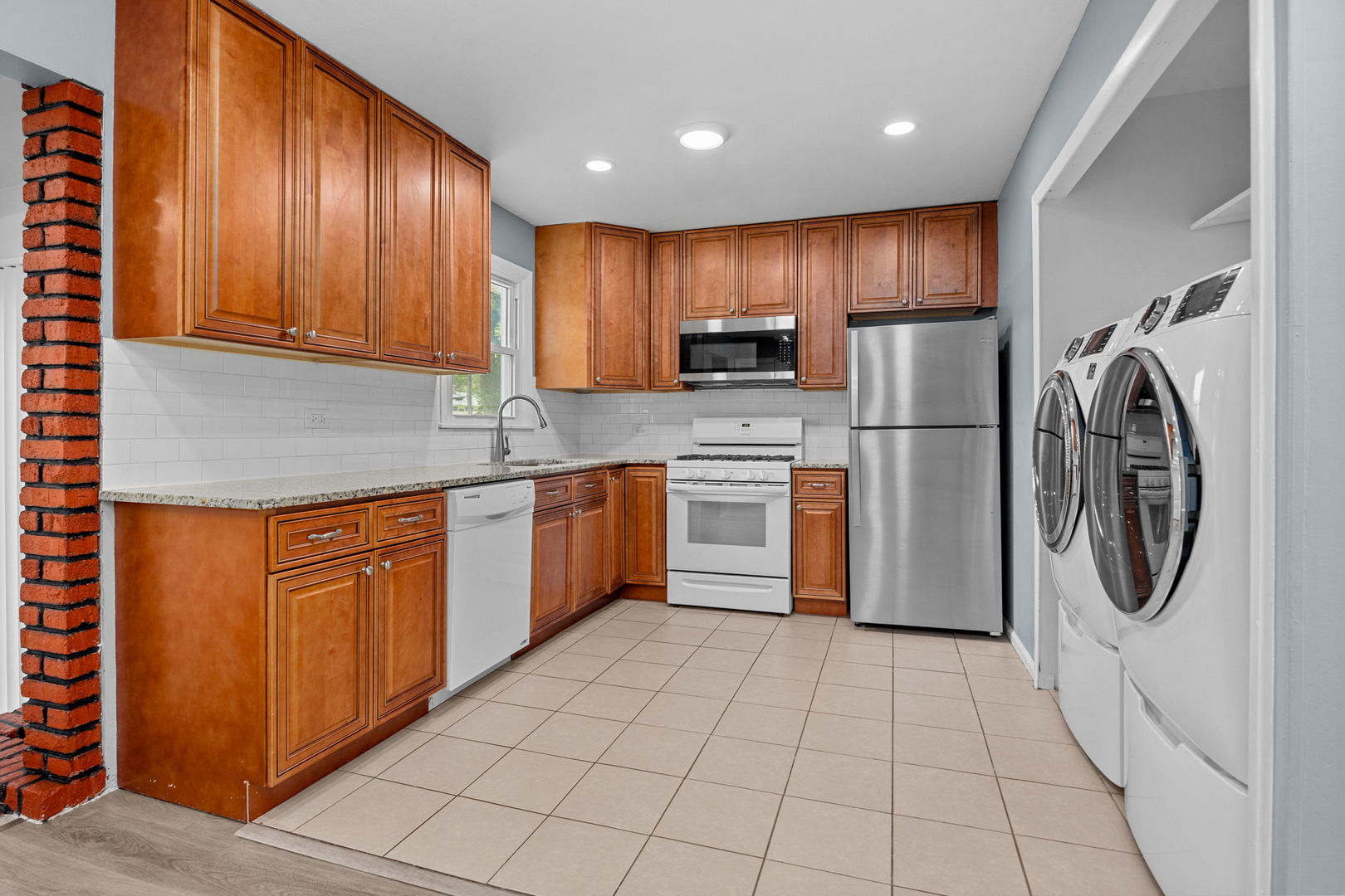 6640 Peach Tree Street, Hanover Park, IL 60133