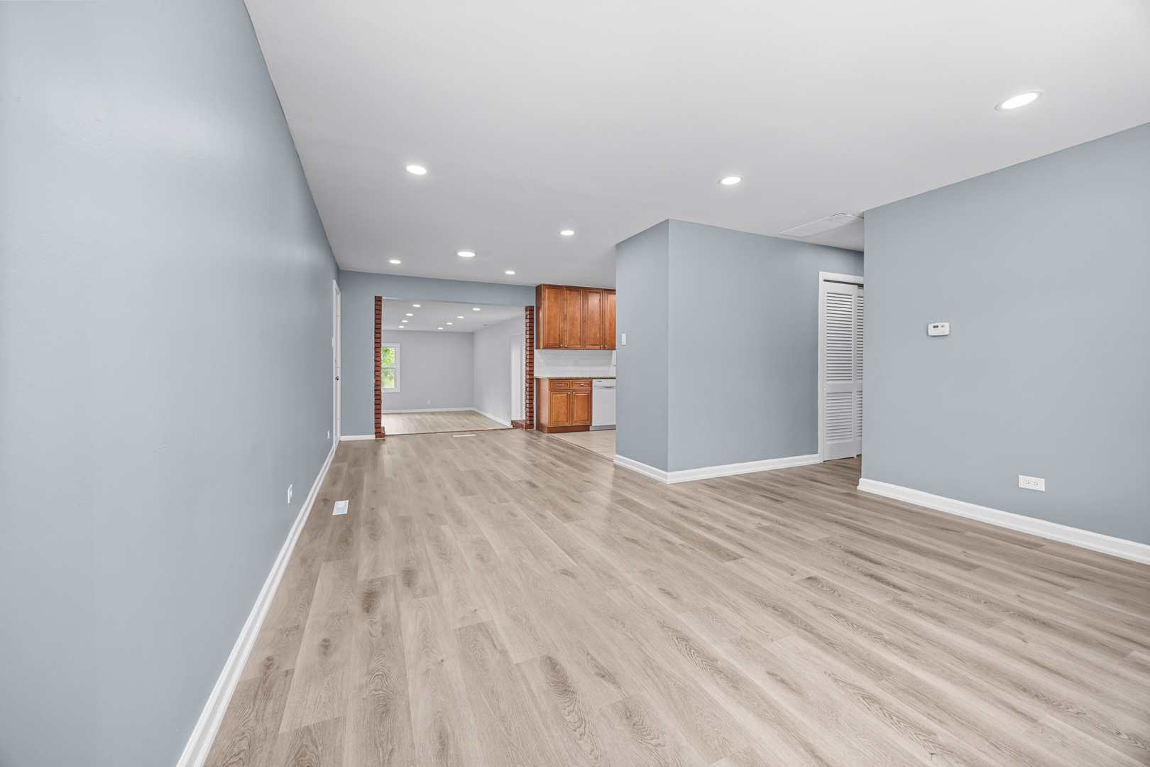 6640 Peach Tree Street, Hanover Park, IL 60133