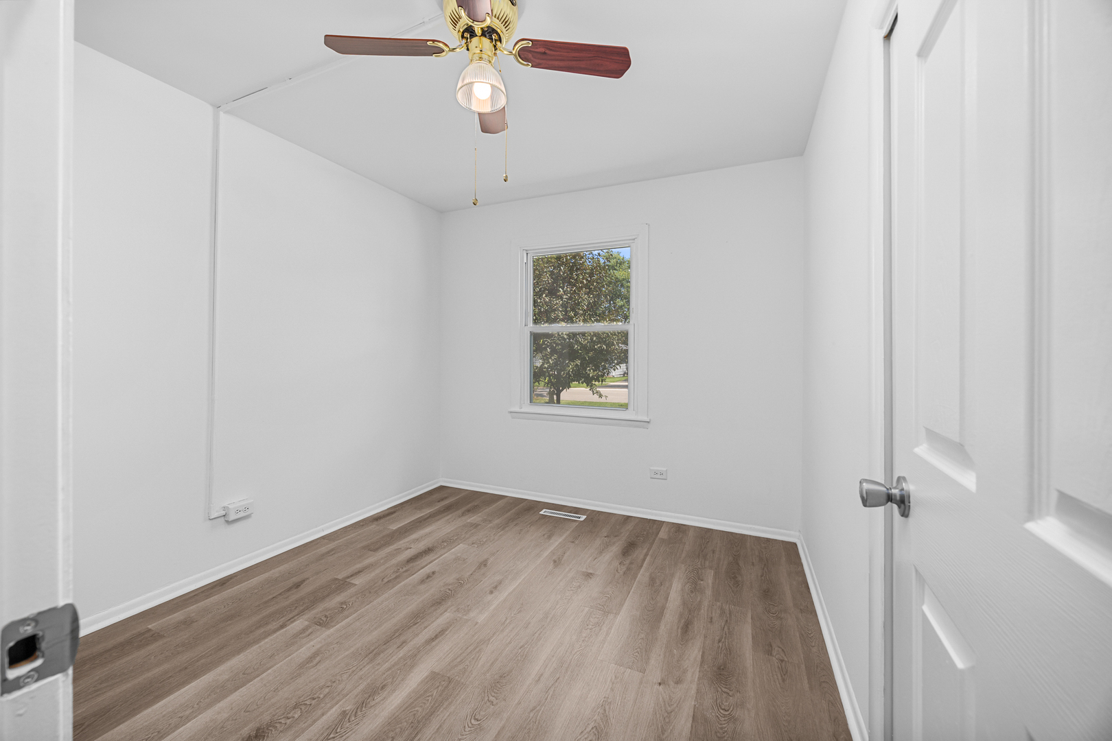 6640 Peach Tree Street, Hanover Park, IL 60133