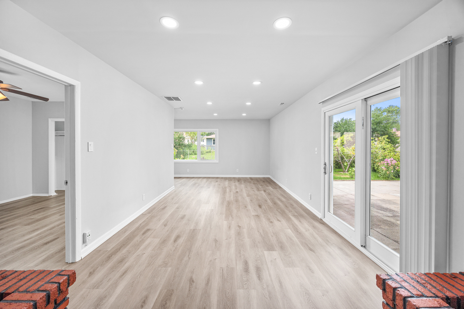 6640 Peach Tree Street, Hanover Park, IL 60133