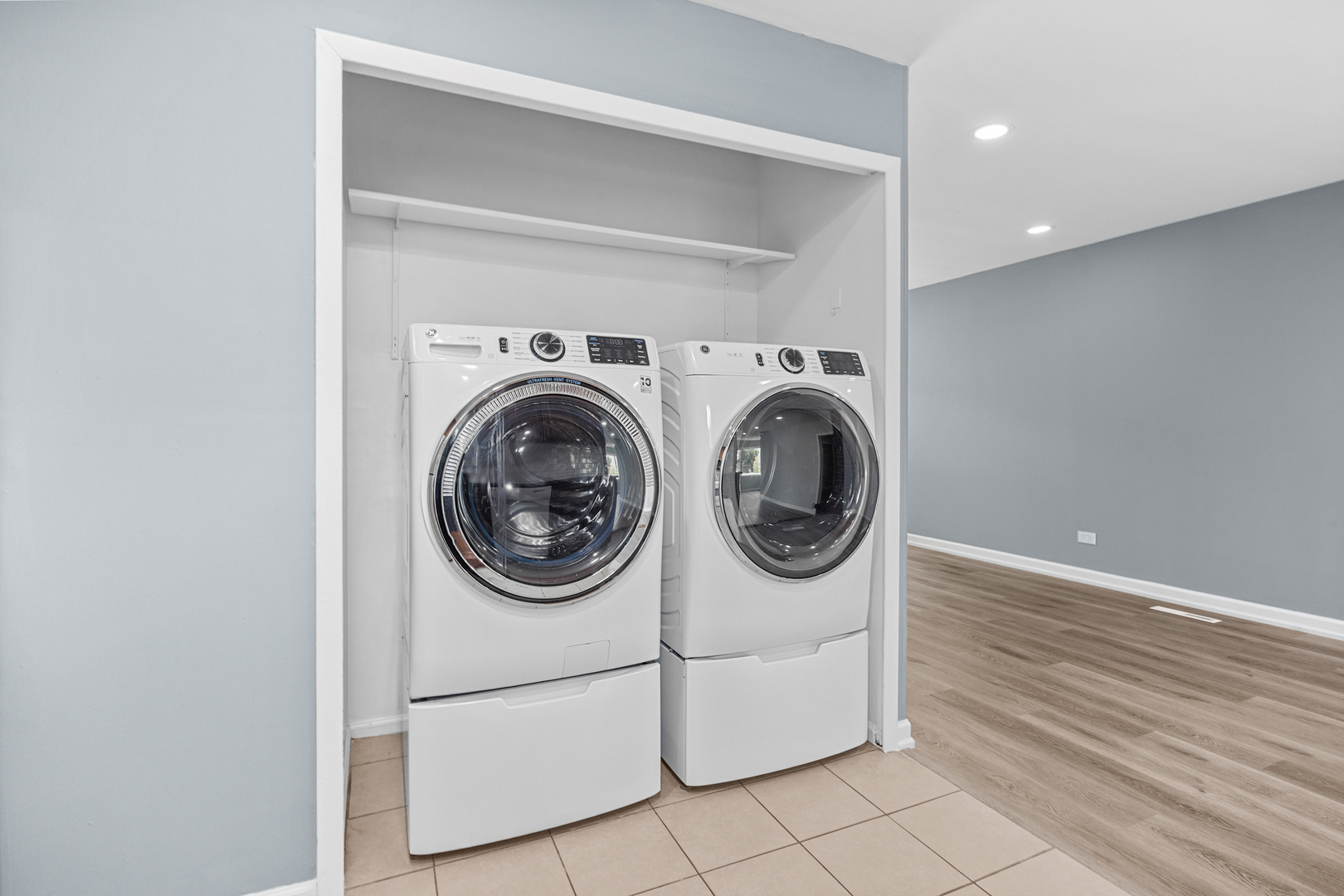 6640 Peach Tree Street, Hanover Park, IL 60133