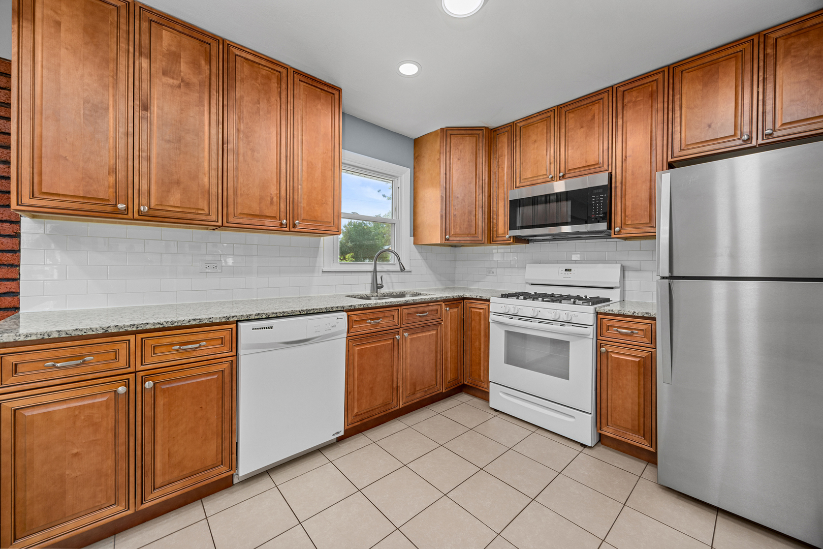 6640 Peach Tree Street, Hanover Park, IL 60133