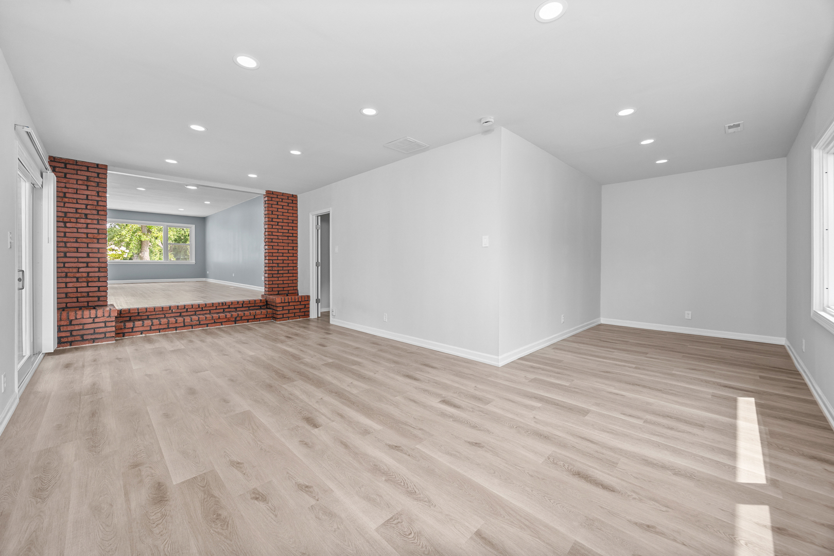 6640 Peach Tree Street, Hanover Park, IL 60133