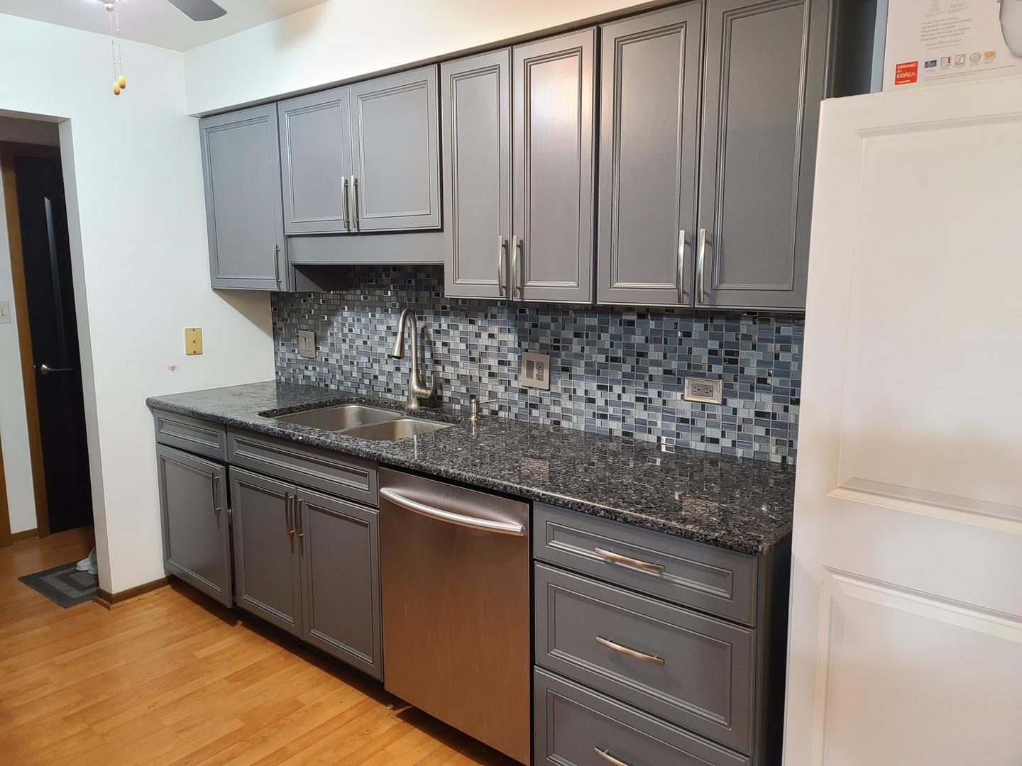 817 Oakton Street #201, Elk Grove Village, IL 60007