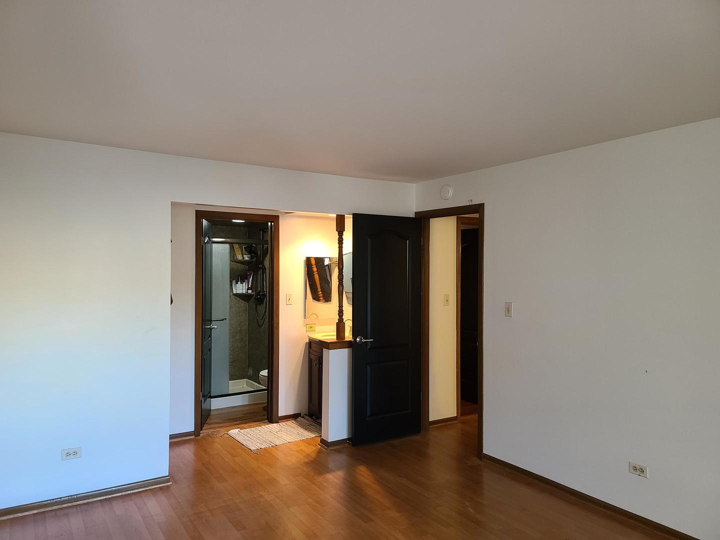 817 Oakton Street #201, Elk Grove Village, IL 60007