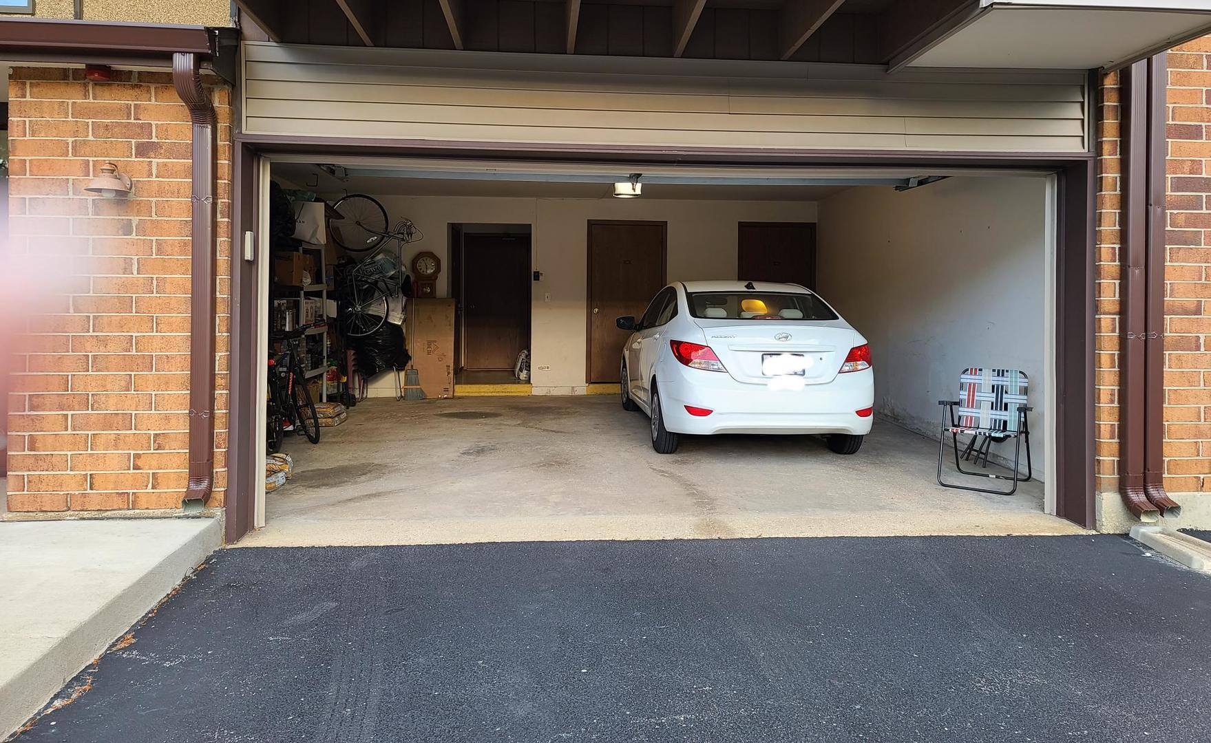 817 Oakton Street #201, Elk Grove Village, IL 60007