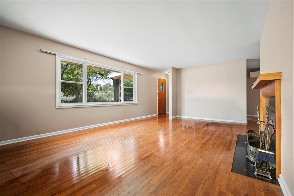 2202 E Oakland Avenue, Bloomington, IL 61701