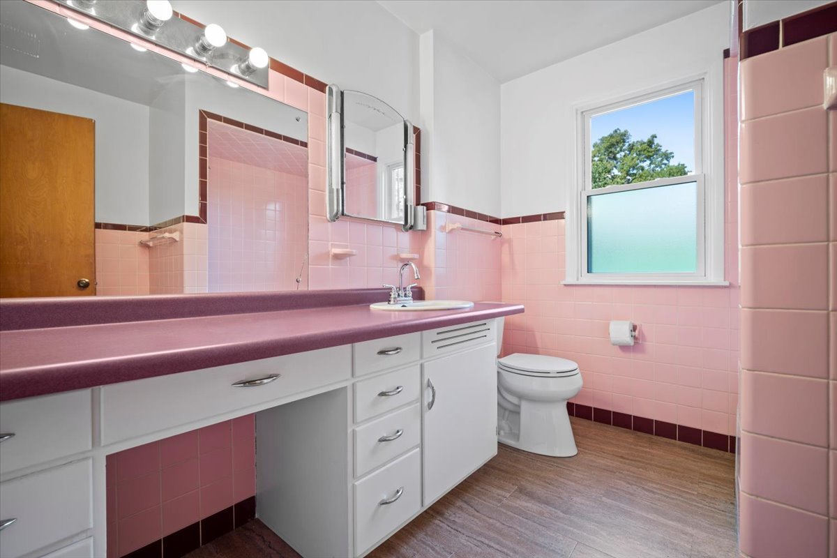 2202 E Oakland Avenue, Bloomington, IL 61701