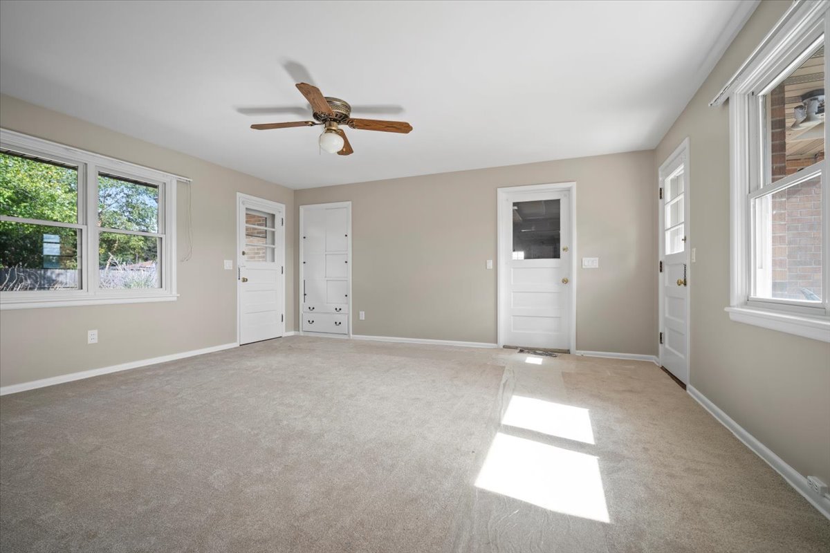 2202 E Oakland Avenue, Bloomington, IL 61701