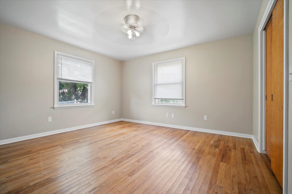 2202 E Oakland Avenue, Bloomington, IL 61701