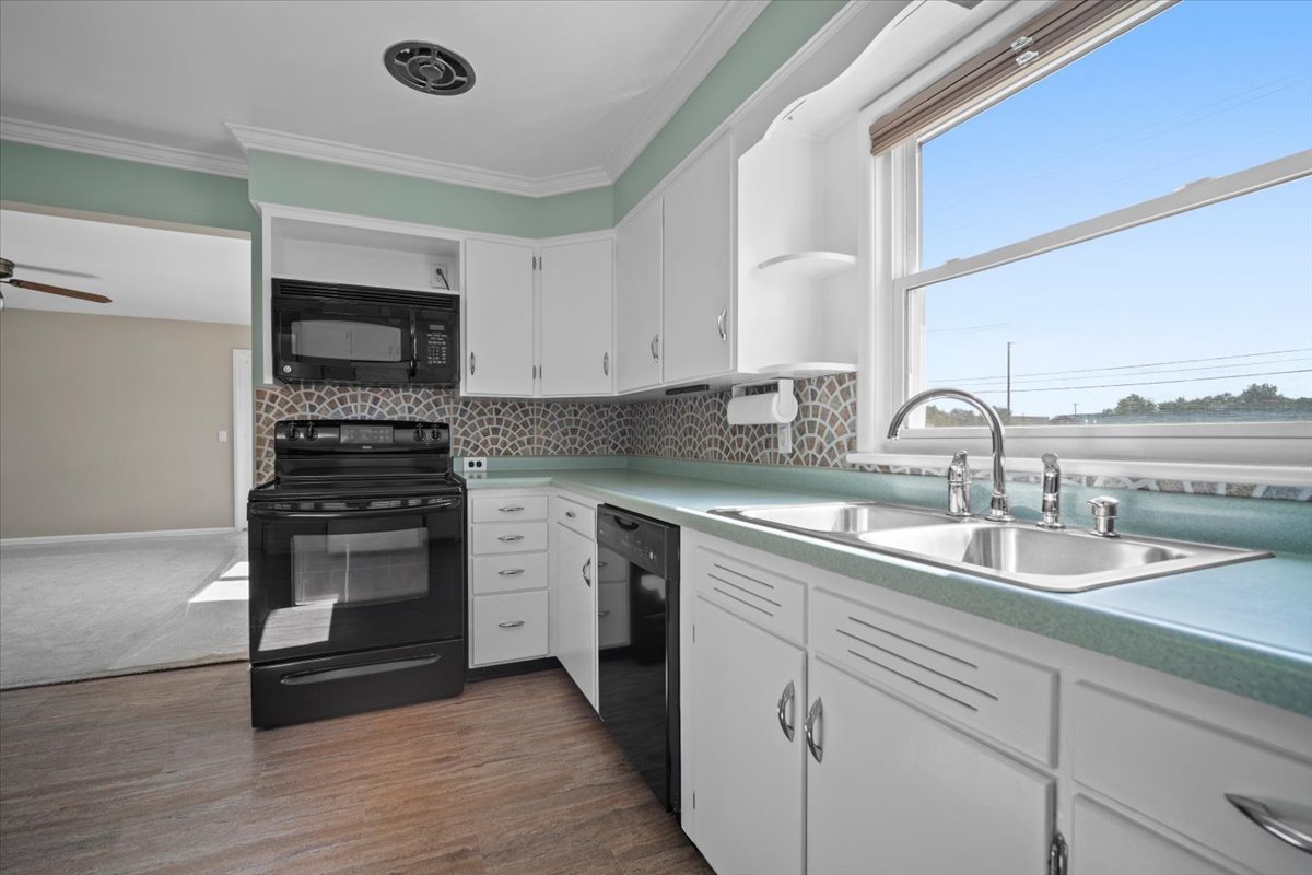 2202 E Oakland Avenue, Bloomington, IL 61701