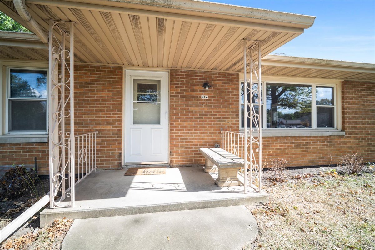 2202 E Oakland Avenue, Bloomington, IL 61701