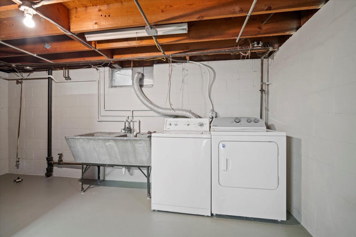 2202 E Oakland Avenue, Bloomington, IL 61701