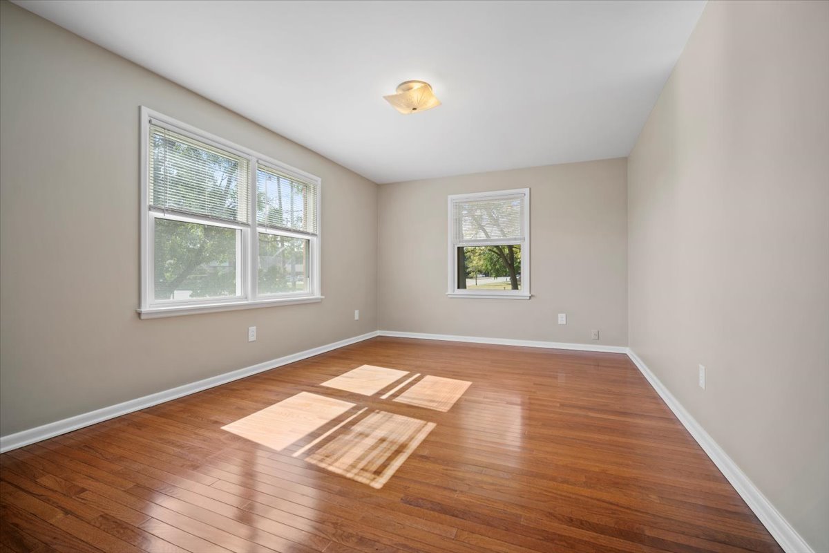 2202 E Oakland Avenue, Bloomington, IL 61701