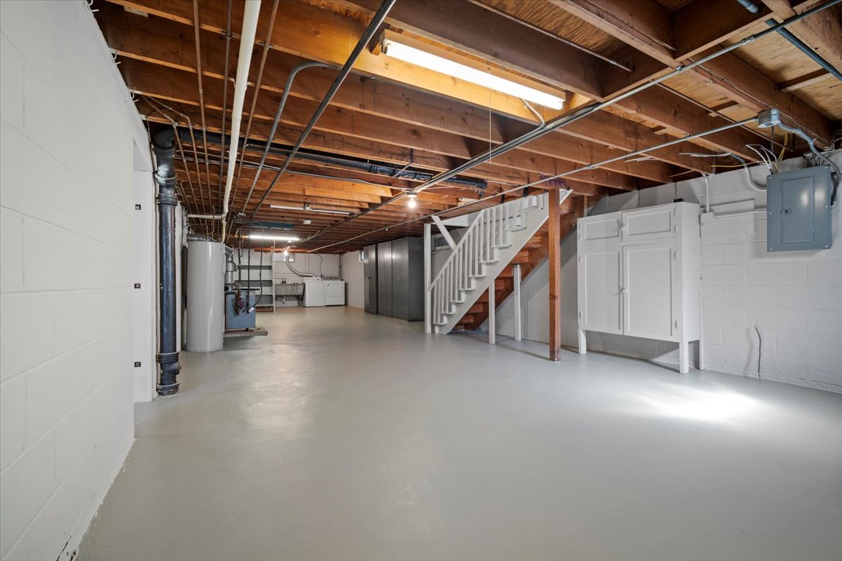 2202 E Oakland Avenue, Bloomington, IL 61701