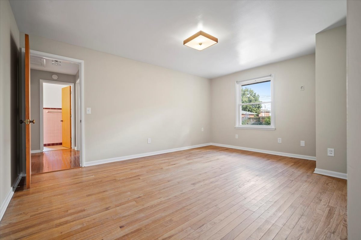 2202 E Oakland Avenue, Bloomington, IL 61701