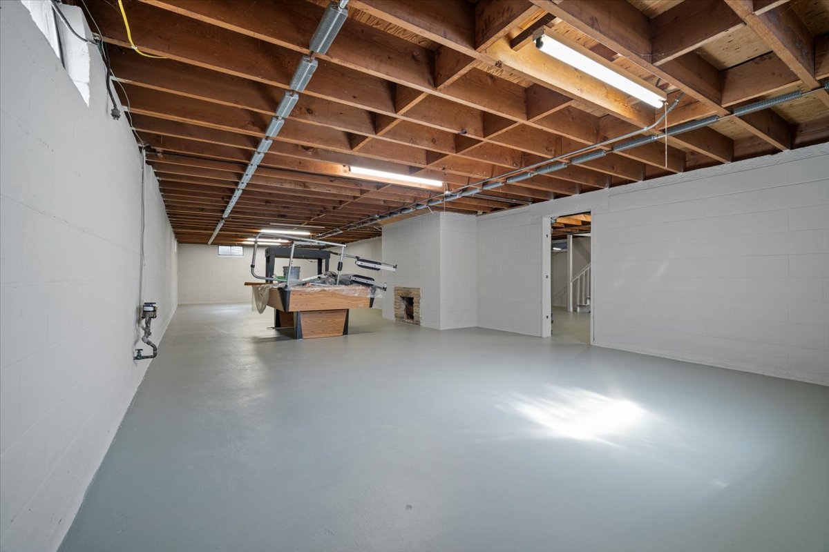 2202 E Oakland Avenue, Bloomington, IL 61701