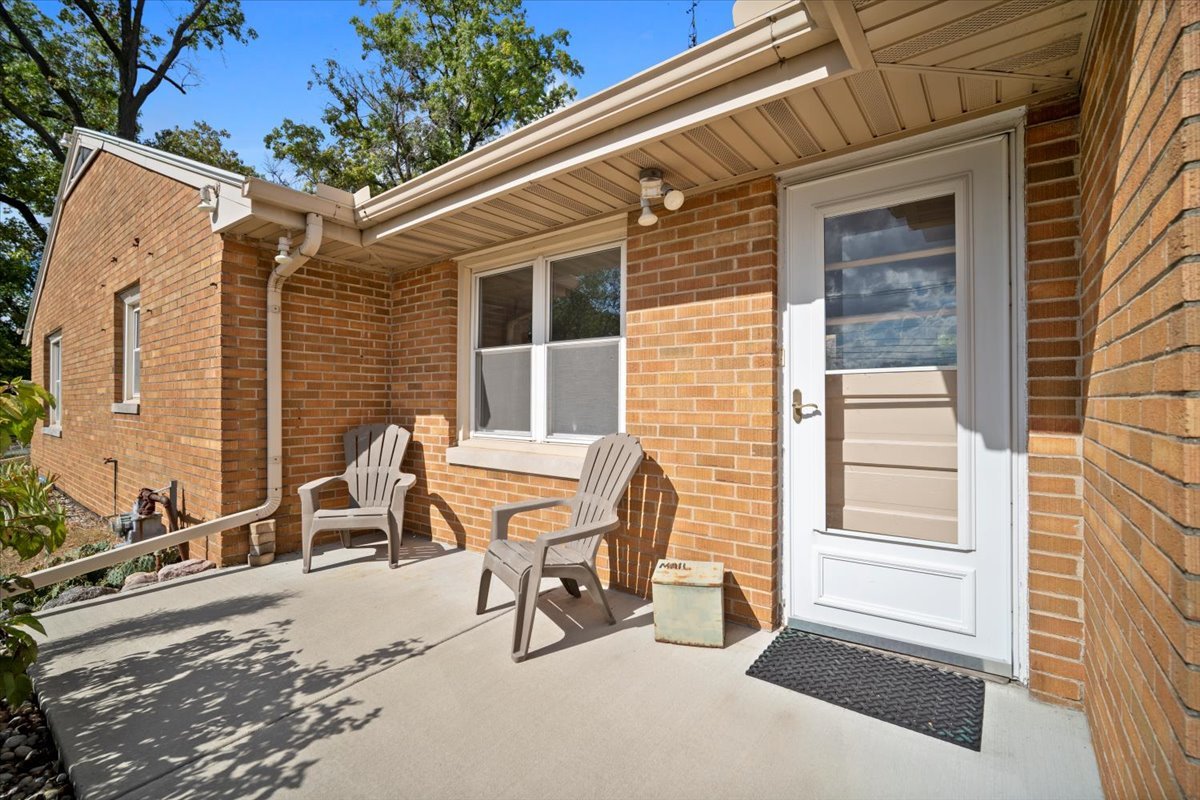 2202 E Oakland Avenue, Bloomington, IL 61701