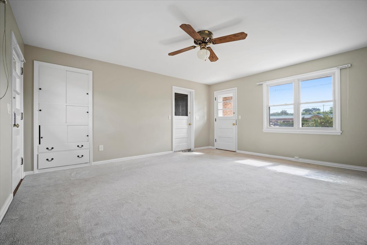 2202 E Oakland Avenue, Bloomington, IL 61701