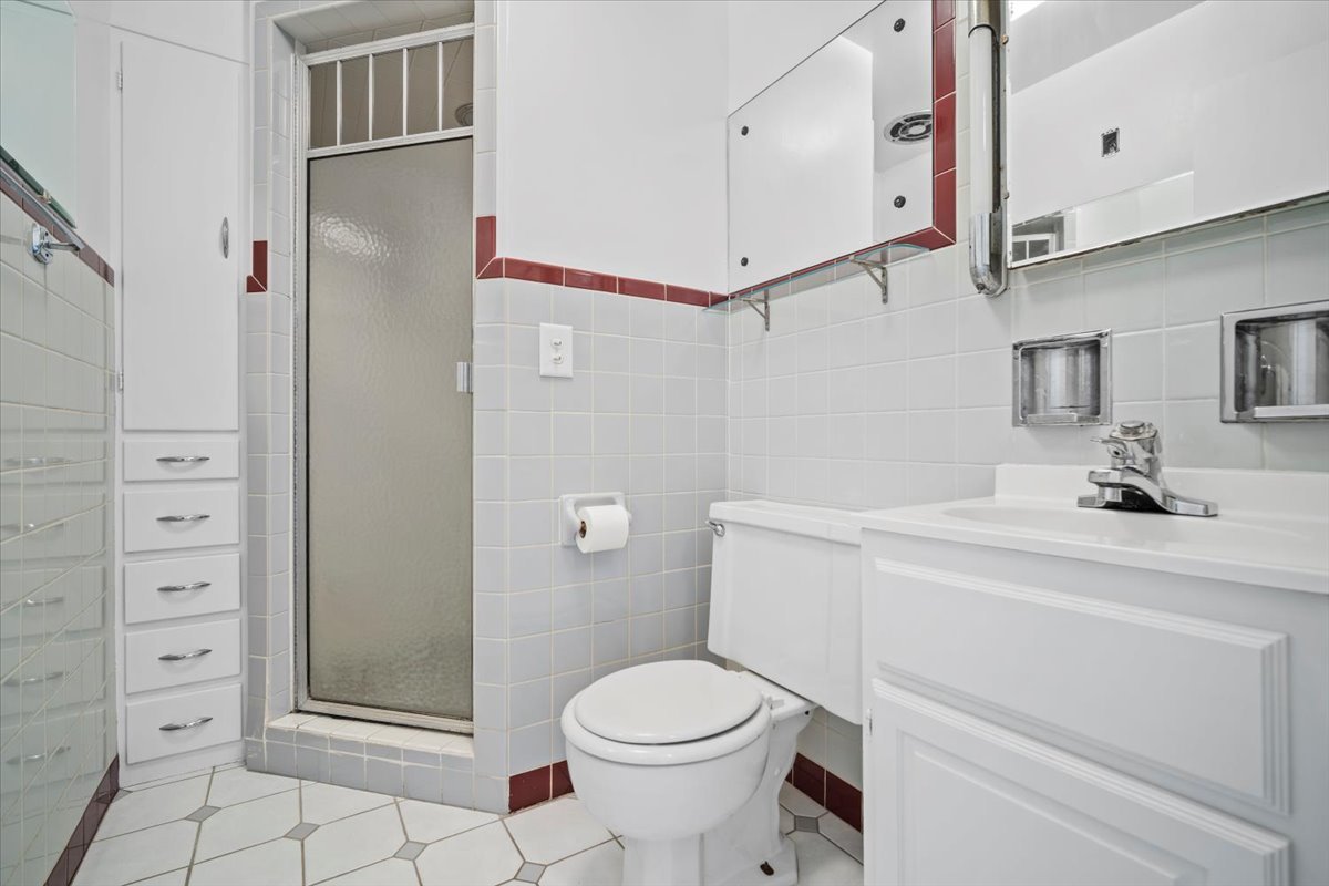 2202 E Oakland Avenue, Bloomington, IL 61701