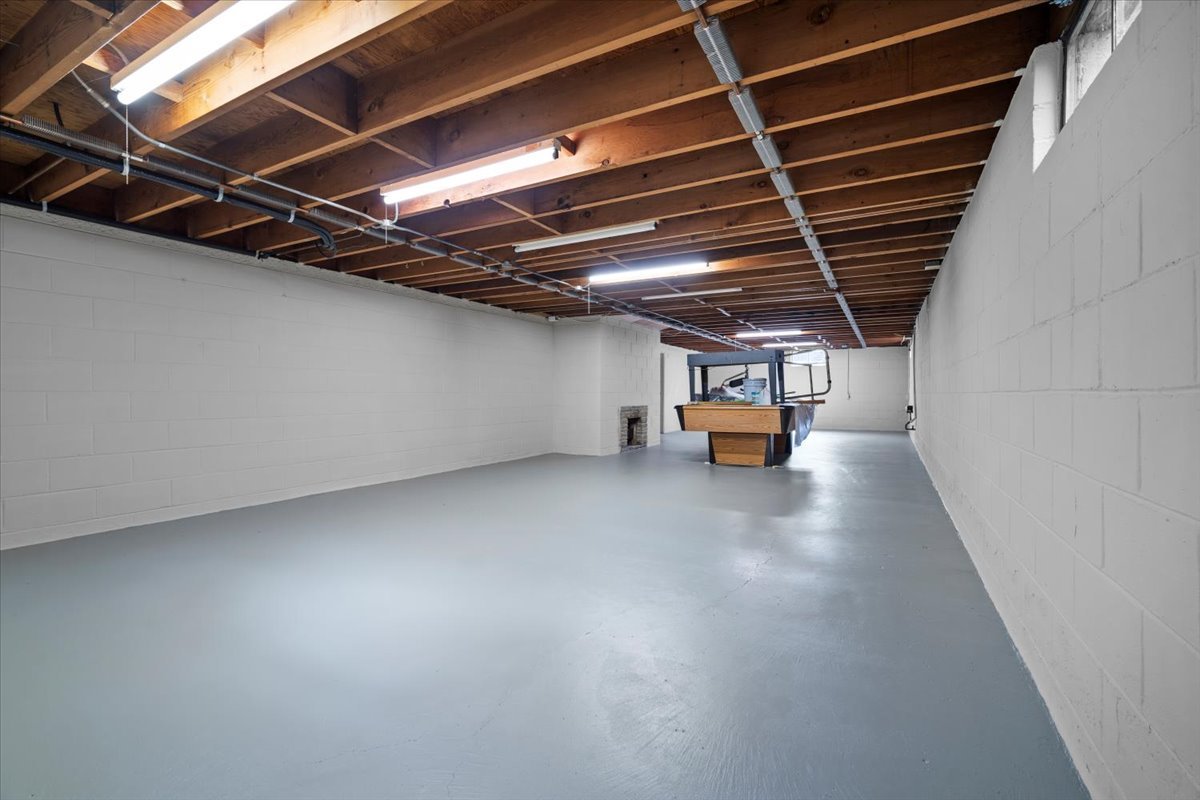 2202 E Oakland Avenue, Bloomington, IL 61701