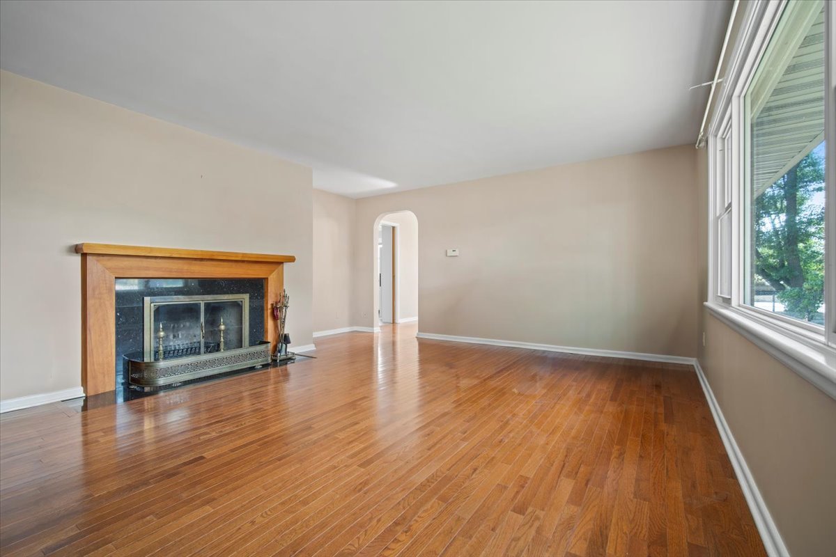 2202 E Oakland Avenue, Bloomington, IL 61701