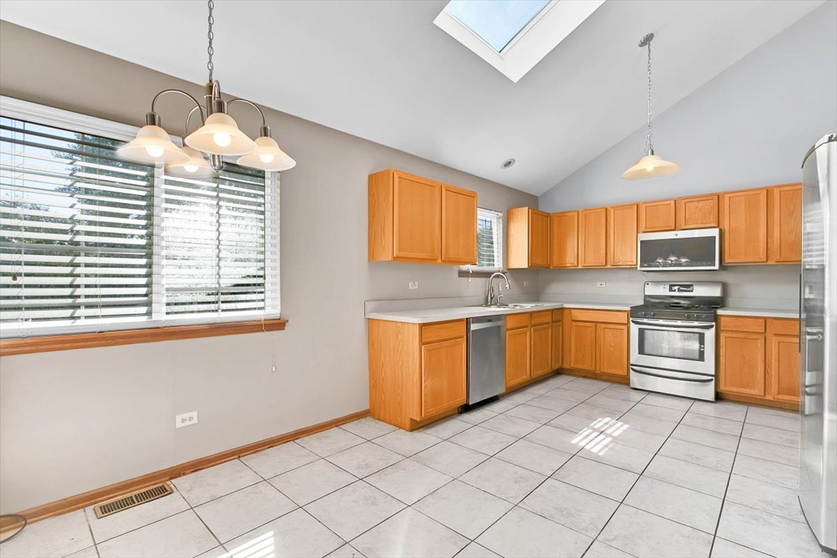 663 Primrose Lane, Matteson, IL 60443