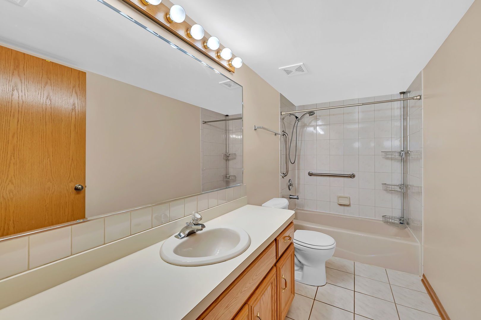 5041 139th Place #406, Crestwood, IL 60418