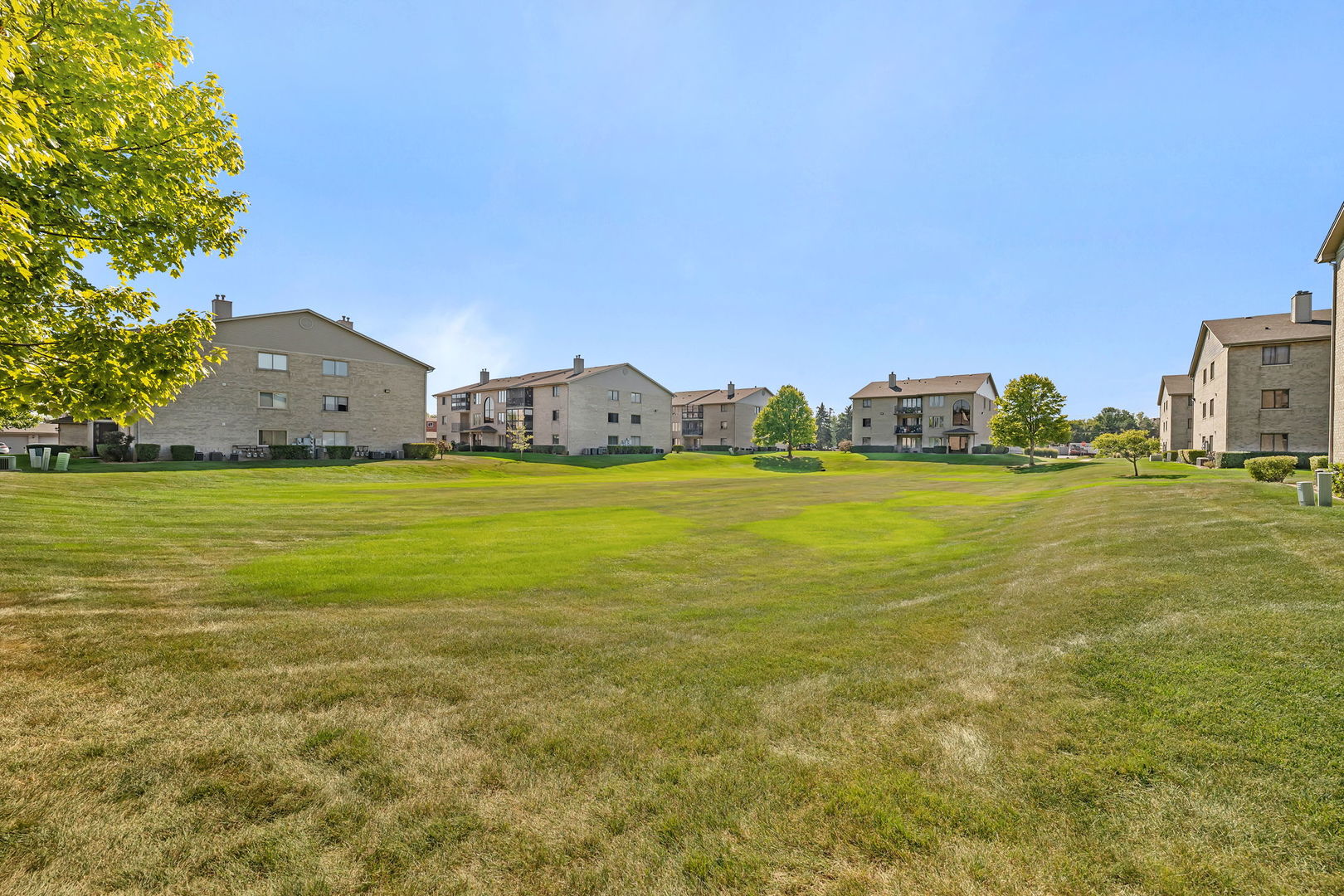 5041 139th Place #406, Crestwood, IL 60418