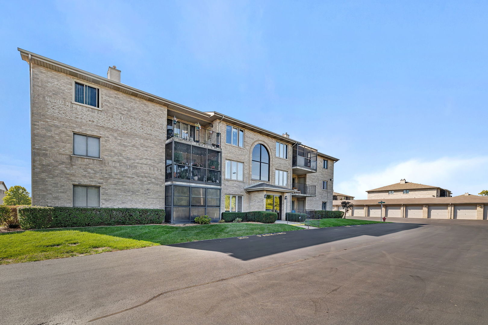 5041 139th Place #406, Crestwood, IL 60418