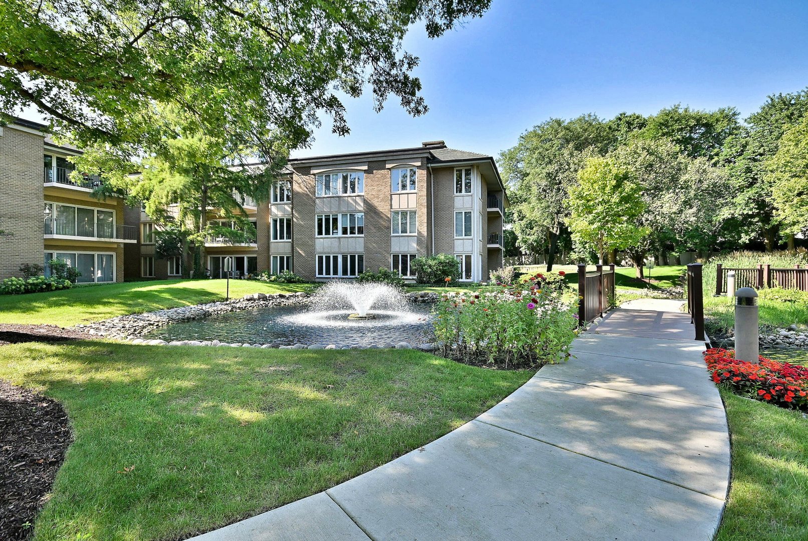 1 Oak Brook Club Drive #A105, Oak Brook, IL 60523