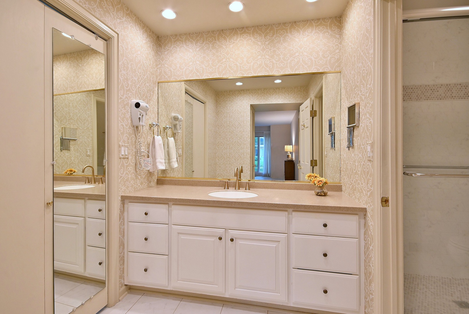 1 Oak Brook Club Drive #A105, Oak Brook, IL 60523