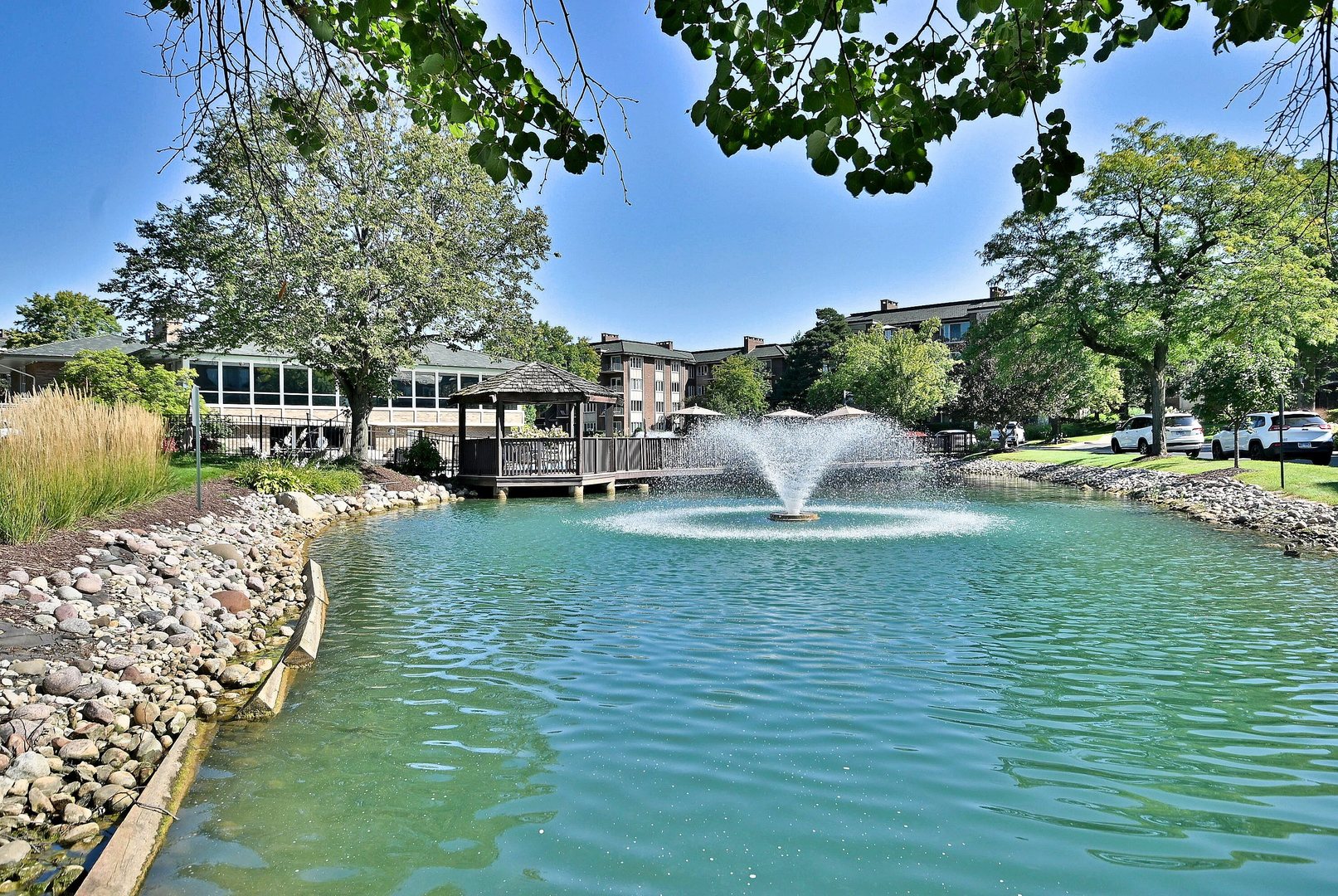 1 Oak Brook Club Drive #A105, Oak Brook, IL 60523