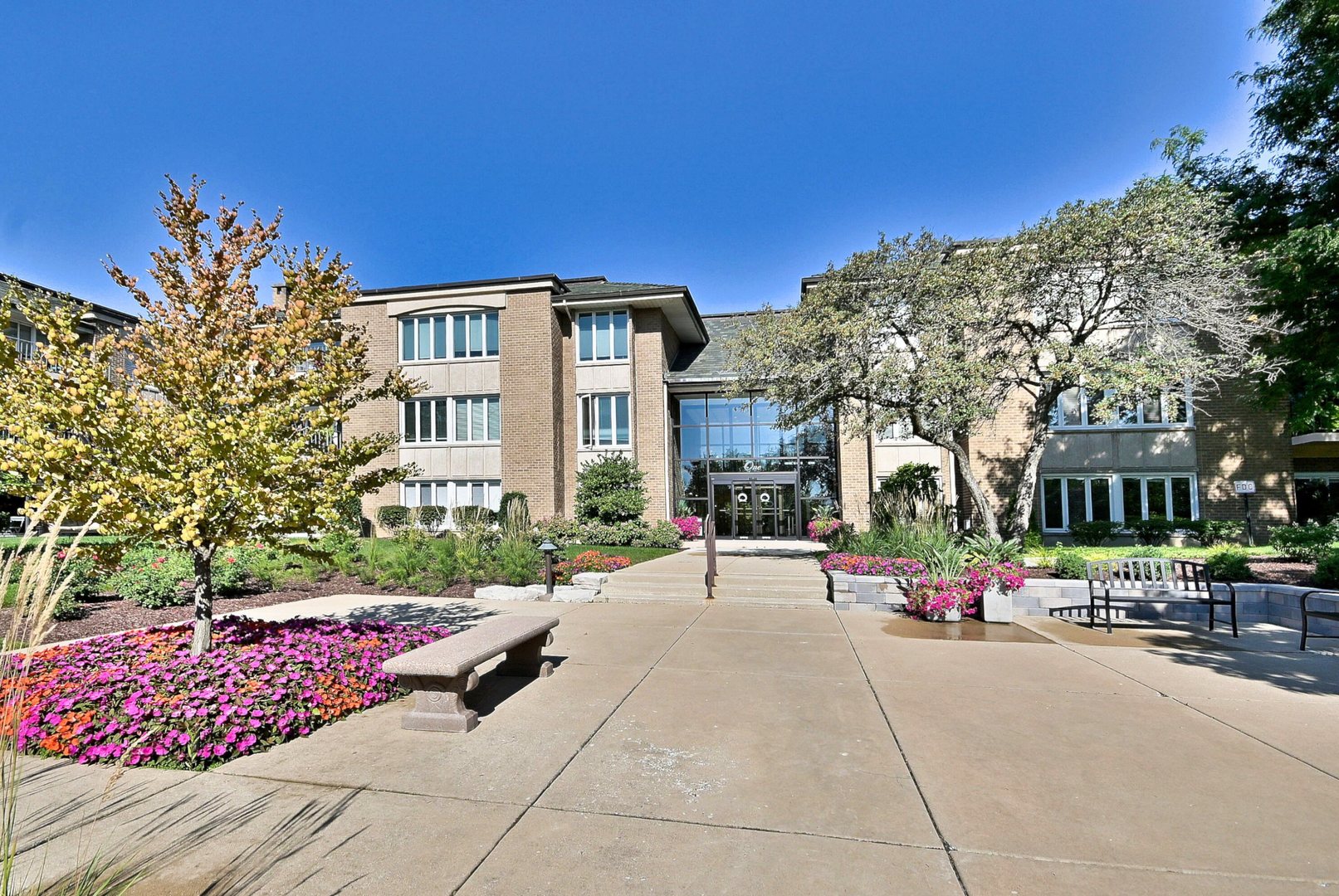 1 Oak Brook Club Drive #A105, Oak Brook, IL 60523