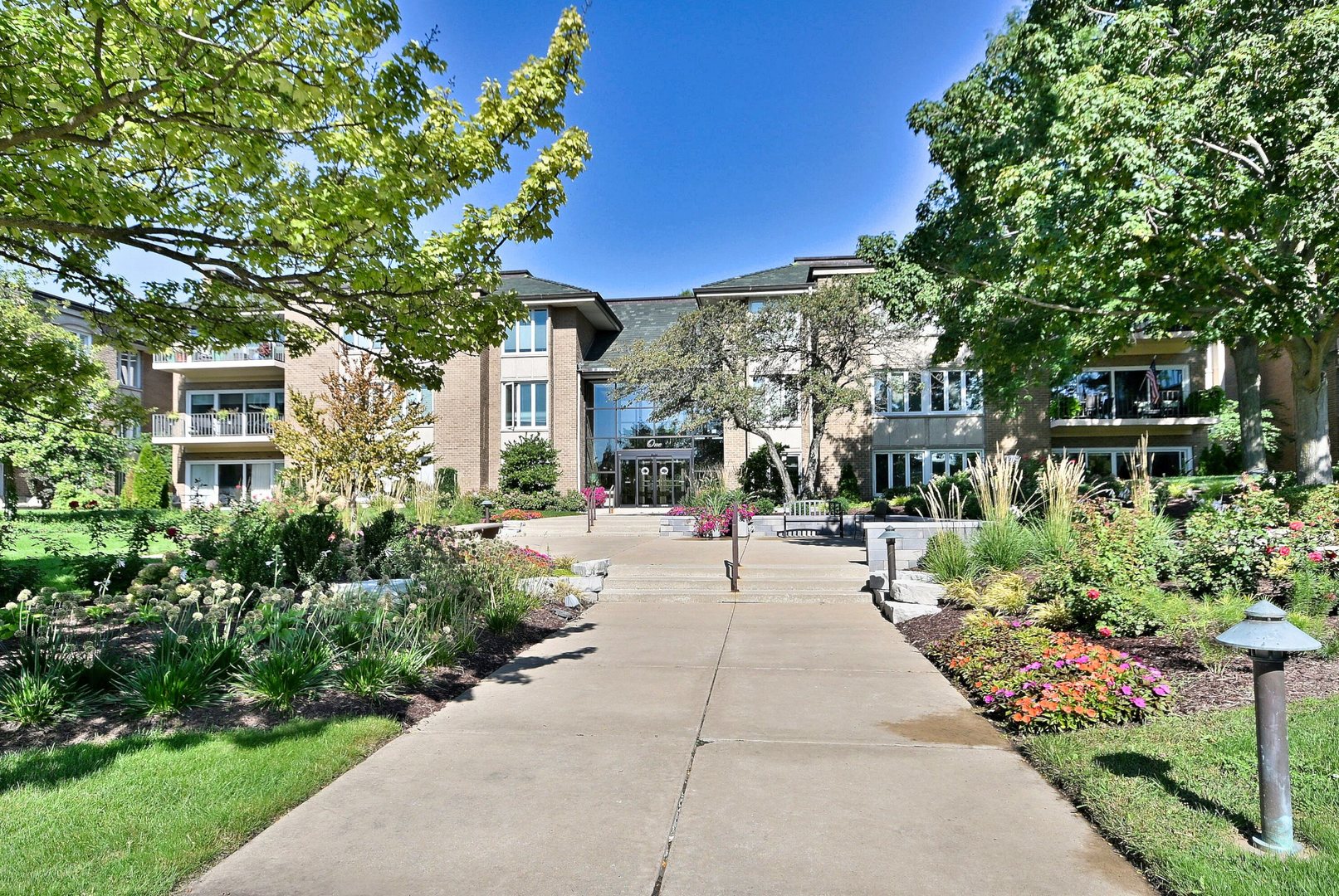 1 Oak Brook Club Drive #A105, Oak Brook, IL 60523