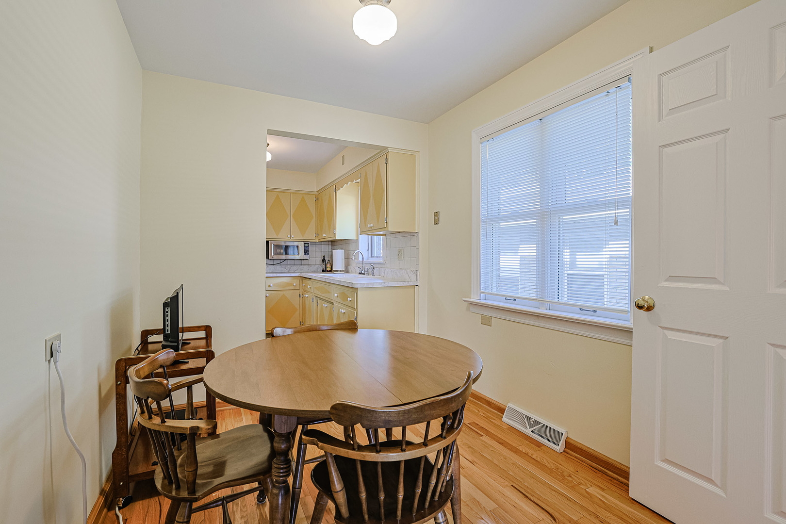 7511 W Foster Avenue, Harwood Heights, IL 60706