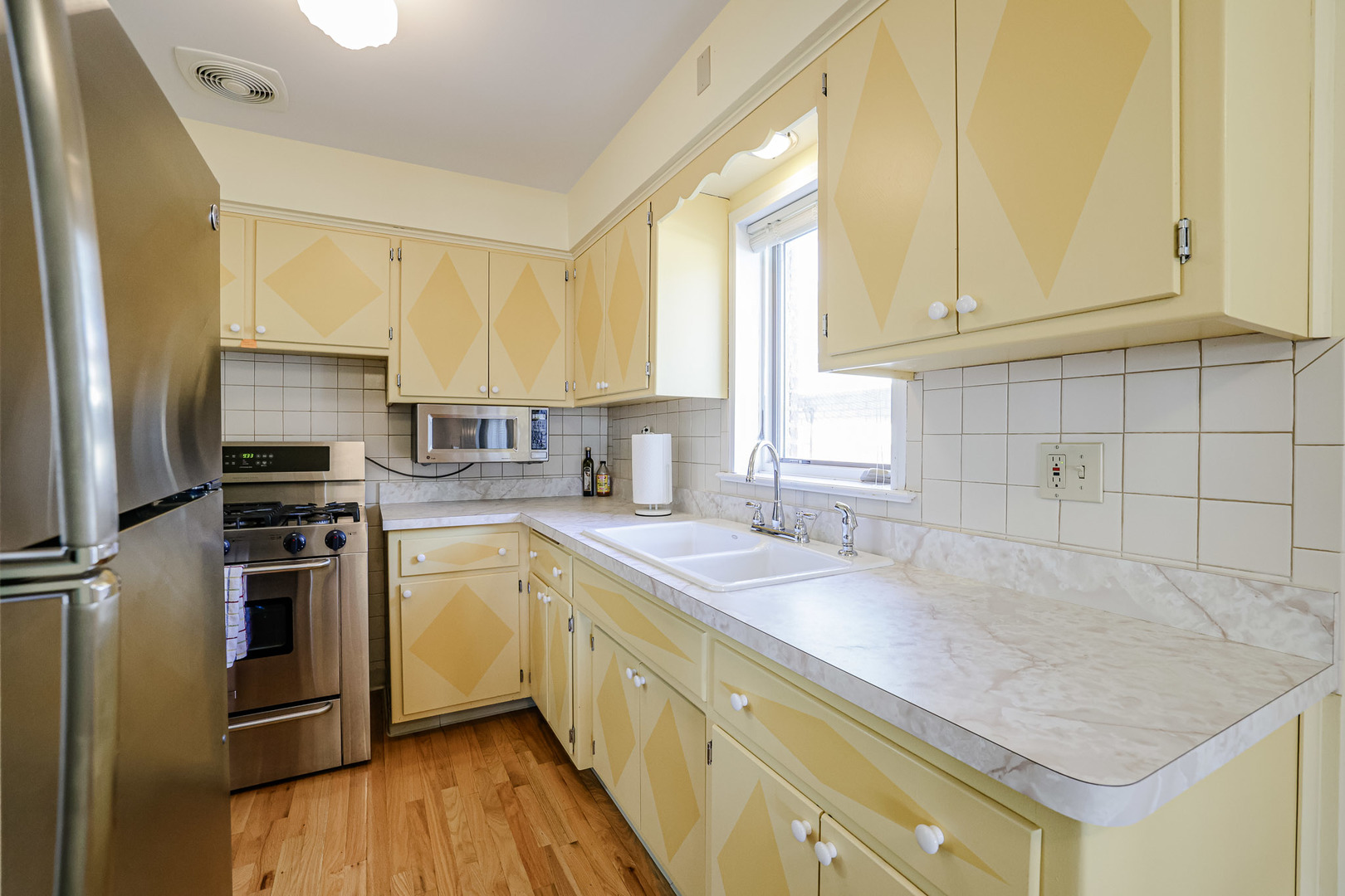 7511 W Foster Avenue, Harwood Heights, IL 60706
