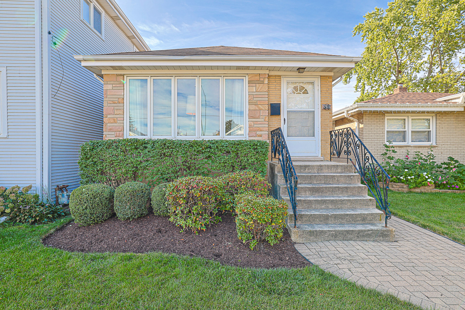 7511 W Foster Avenue, Harwood Heights, IL 60706