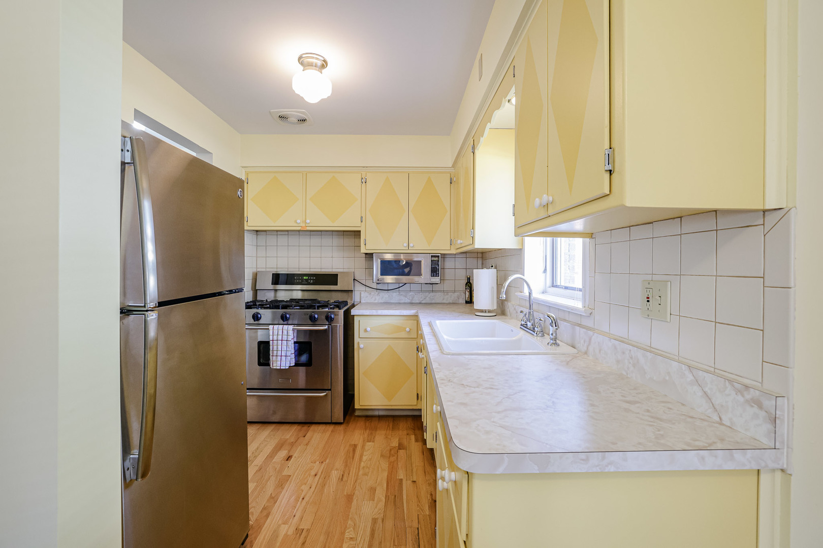 7511 W Foster Avenue, Harwood Heights, IL 60706