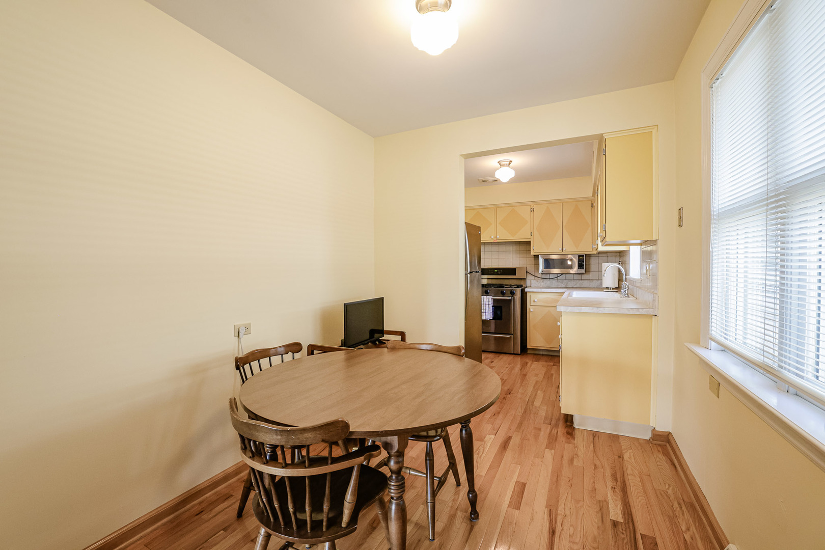 7511 W Foster Avenue, Harwood Heights, IL 60706