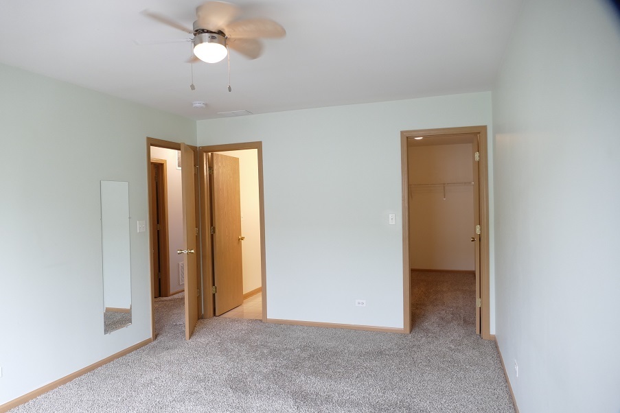 205 Springbrook Trail, Oswego, IL 60543