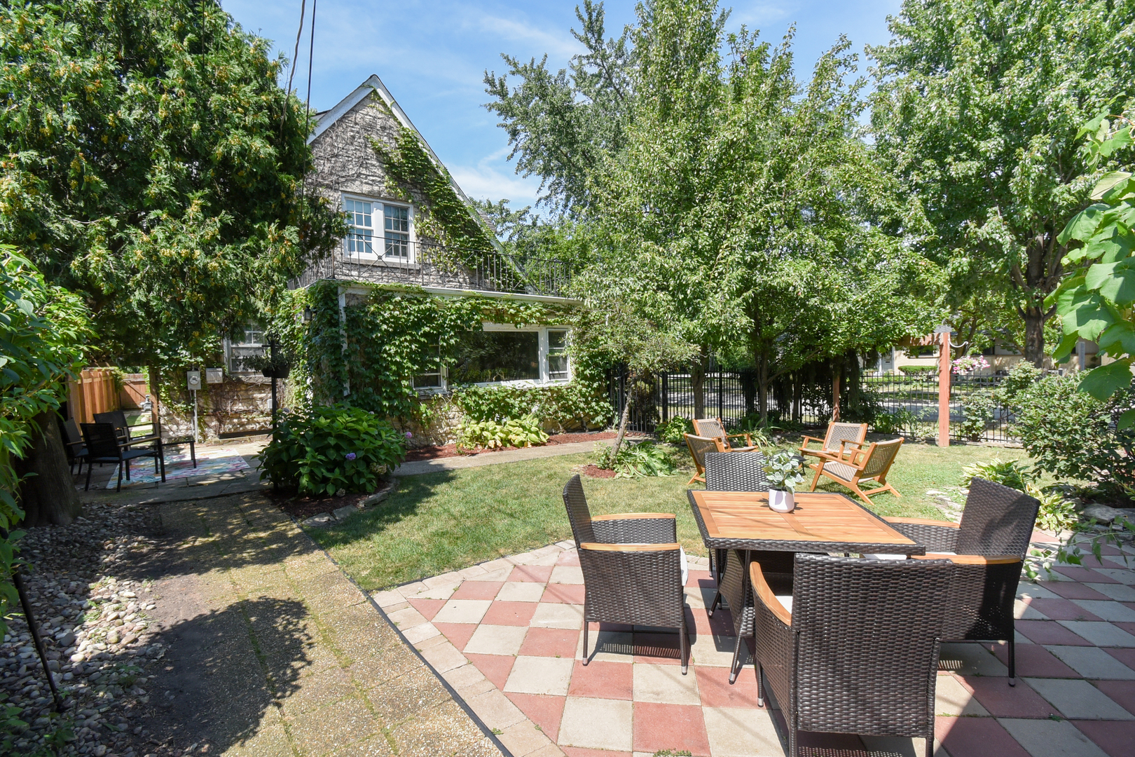 1001 S Brainard Avenue, La Grange, IL 60525