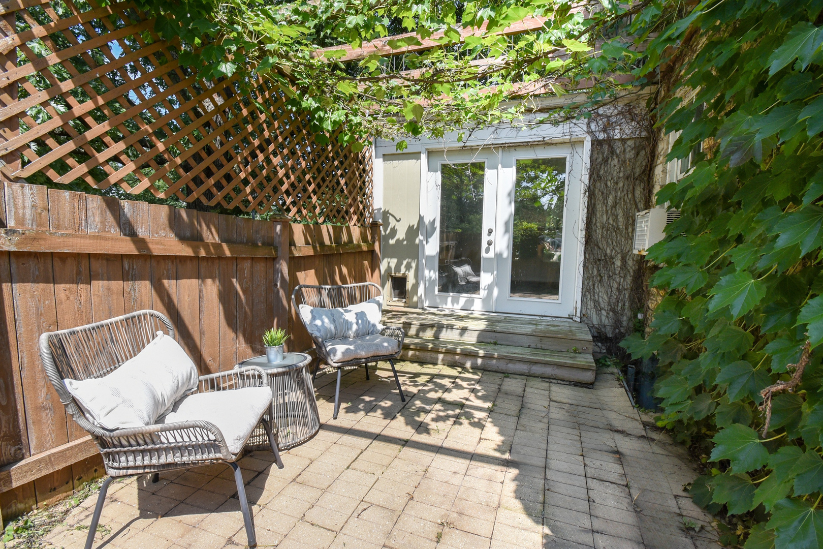 1001 S Brainard Avenue, La Grange, IL 60525