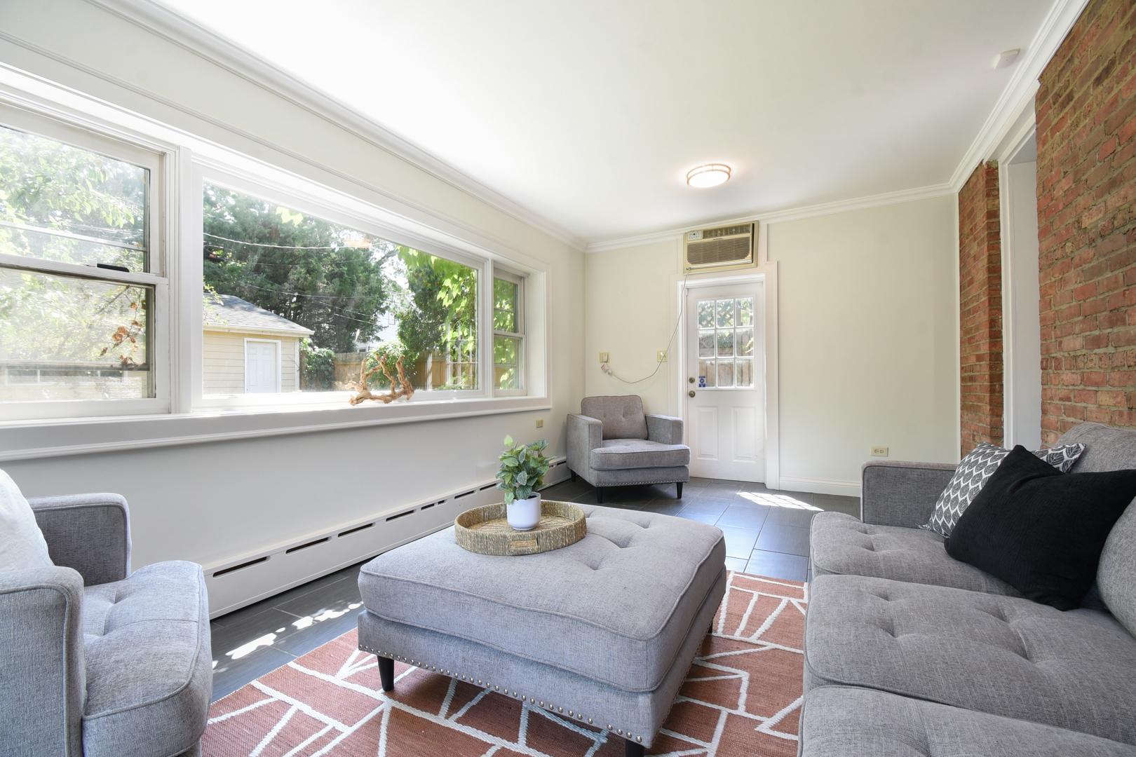 1001 S Brainard Avenue, La Grange, IL 60525