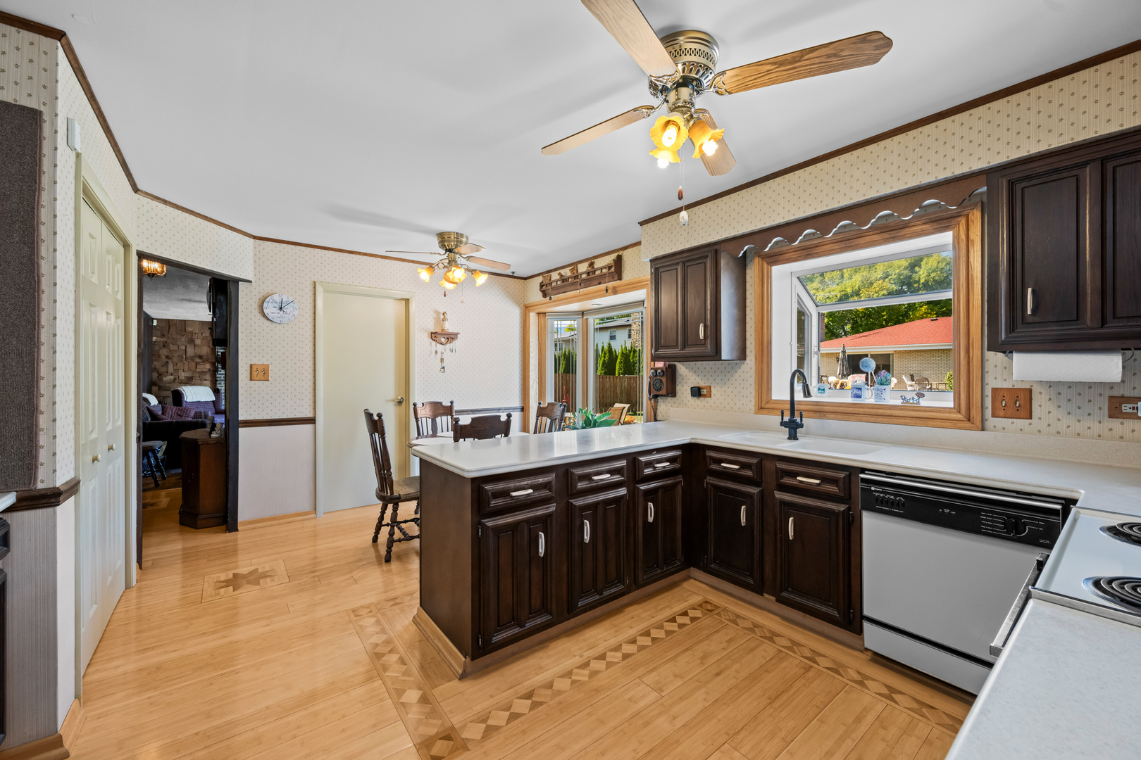 1114 S Fernandez Avenue, Arlington Heights, IL 60005
