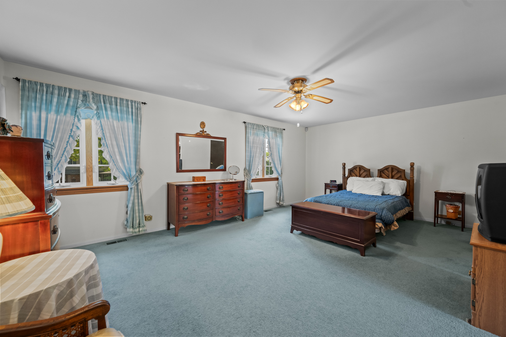 1114 S Fernandez Avenue, Arlington Heights, IL 60005