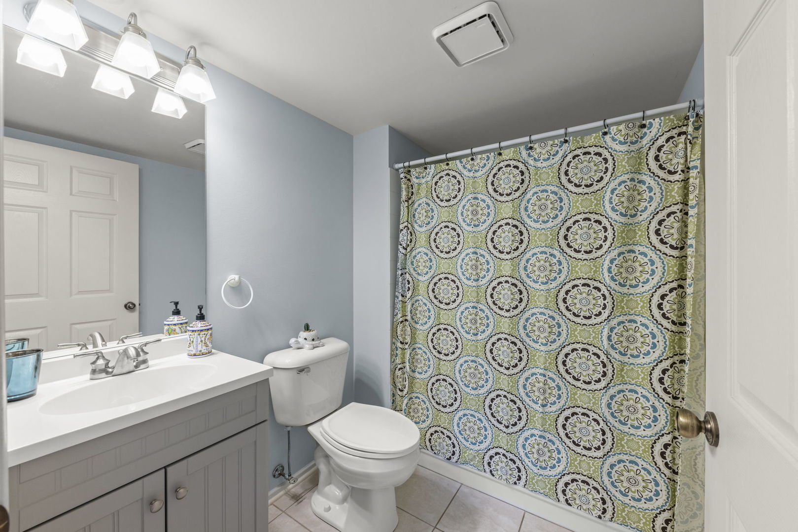 30W012 Mayfair Court, Warrenville, IL 60555