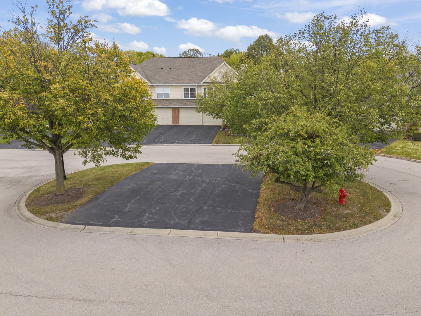 30W012 Mayfair Court, Warrenville, IL 60555