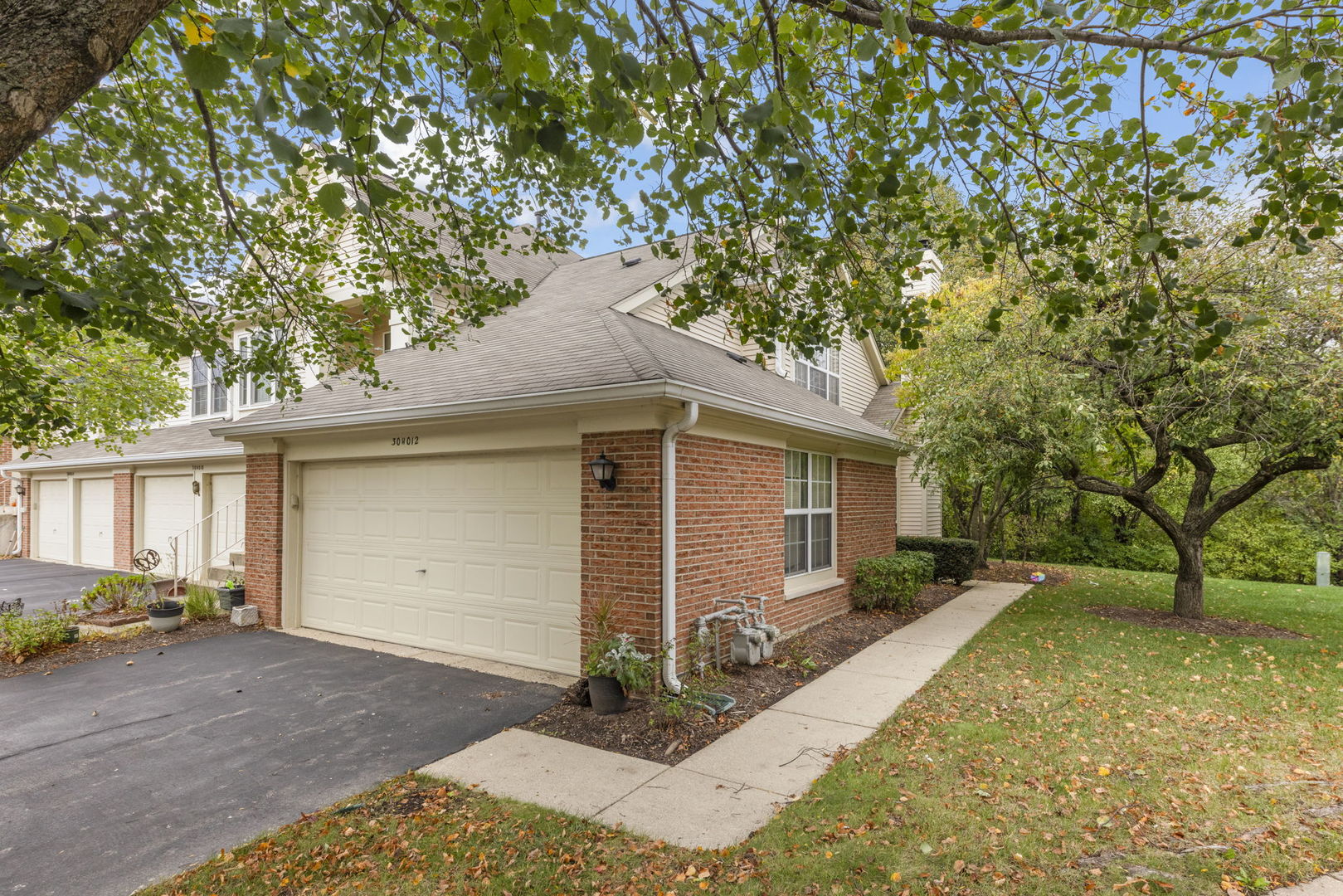 30W012 Mayfair Court, Warrenville, IL 60555